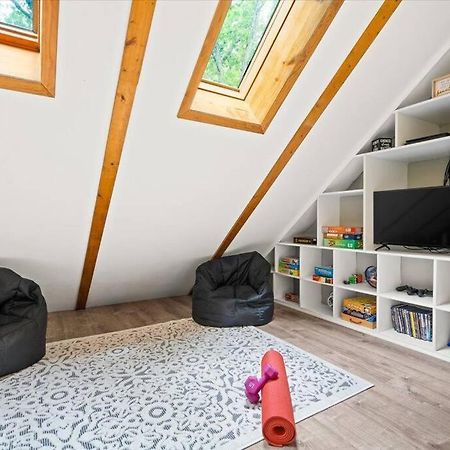 The Gingerbread House: 4 Bedroom Chalet, W/ Sunroom/Deck, Sleeps 12, Modern Amenities McGaheysville Luaran gambar