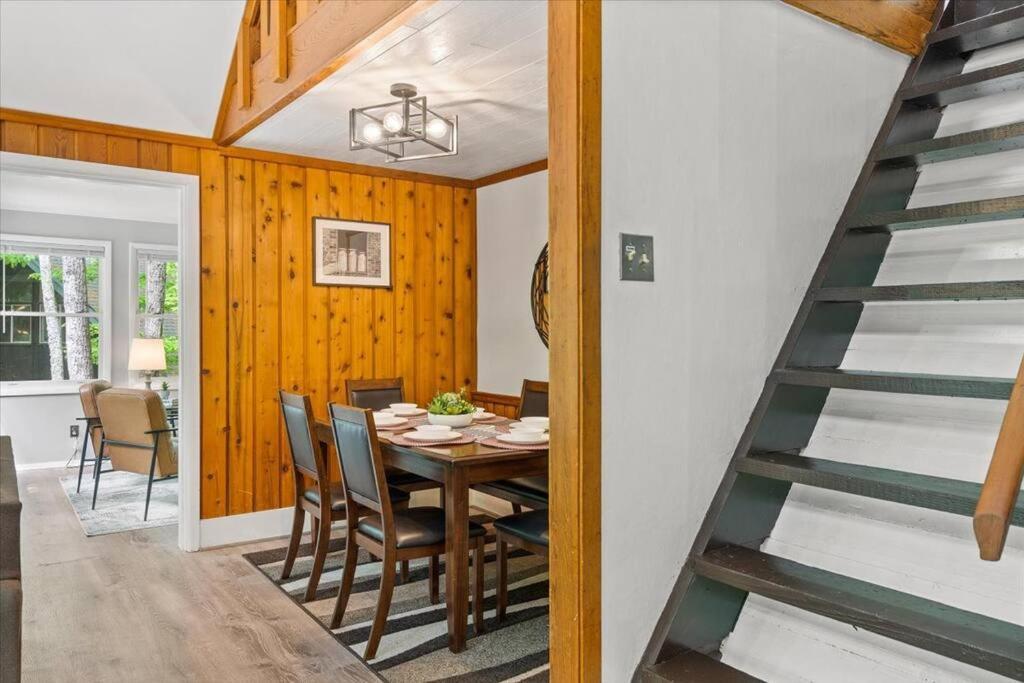 The Gingerbread House: 4 Bedroom Chalet, W/ Sunroom/Deck, Sleeps 12, Modern Amenities McGaheysville Luaran gambar