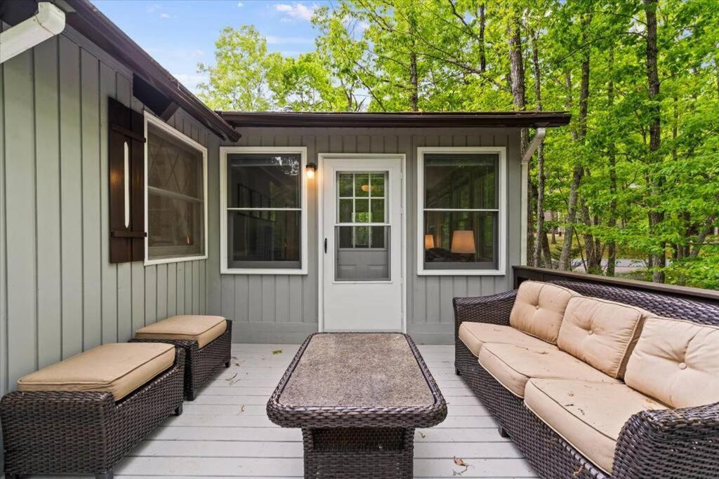 The Gingerbread House: 4 Bedroom Chalet, W/ Sunroom/Deck, Sleeps 12, Modern Amenities McGaheysville Luaran gambar