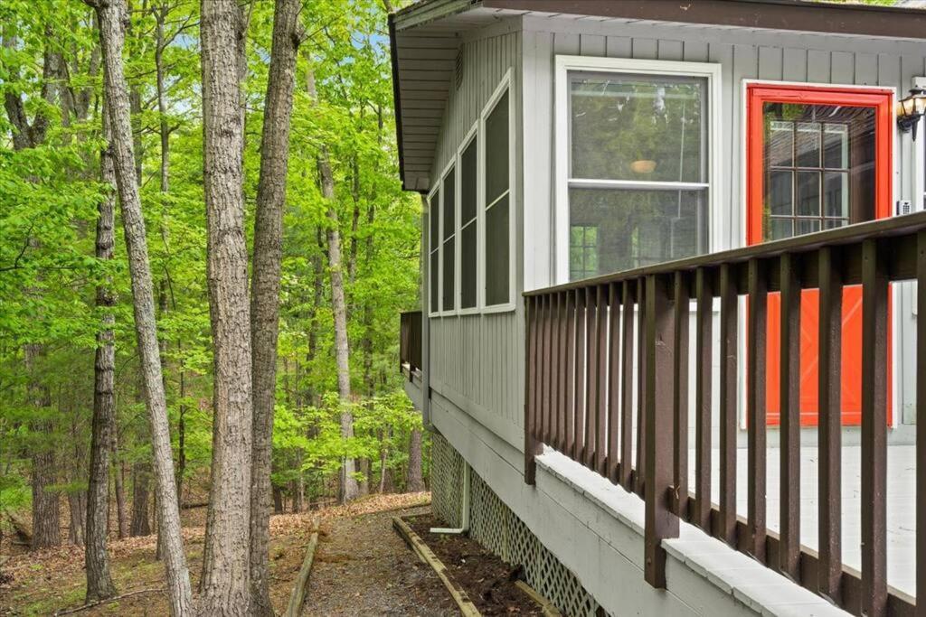 The Gingerbread House: 4 Bedroom Chalet, W/ Sunroom/Deck, Sleeps 12, Modern Amenities McGaheysville Luaran gambar