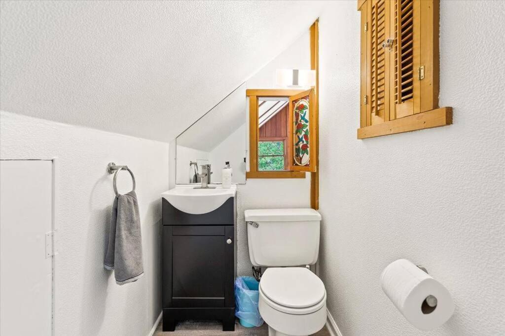 The Gingerbread House: 4 Bedroom Chalet, W/ Sunroom/Deck, Sleeps 12, Modern Amenities McGaheysville Luaran gambar