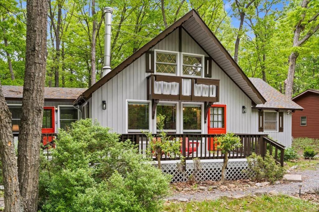 The Gingerbread House: 4 Bedroom Chalet, W/ Sunroom/Deck, Sleeps 12, Modern Amenities McGaheysville Luaran gambar