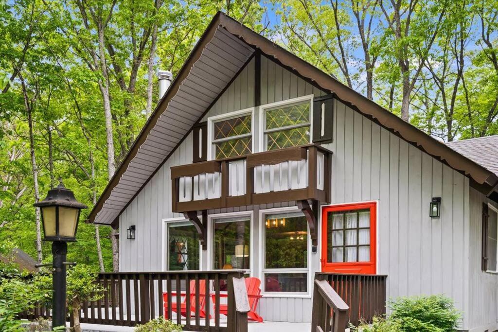 The Gingerbread House: 4 Bedroom Chalet, W/ Sunroom/Deck, Sleeps 12, Modern Amenities McGaheysville Luaran gambar