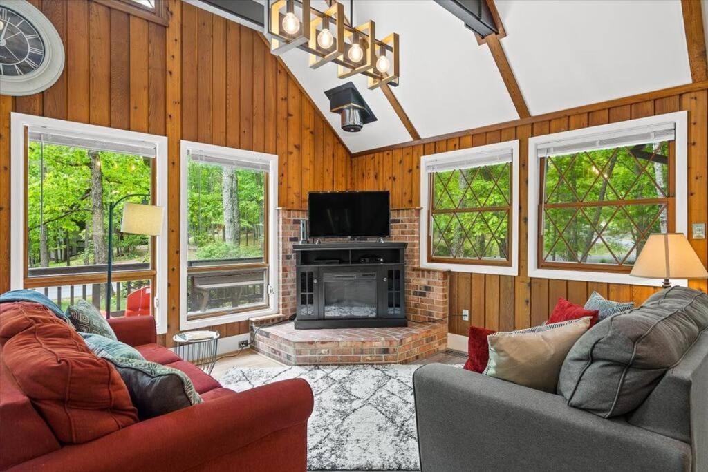 The Gingerbread House: 4 Bedroom Chalet, W/ Sunroom/Deck, Sleeps 12, Modern Amenities McGaheysville Luaran gambar