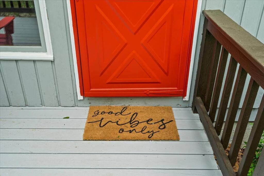 The Gingerbread House: 4 Bedroom Chalet, W/ Sunroom/Deck, Sleeps 12, Modern Amenities McGaheysville Luaran gambar