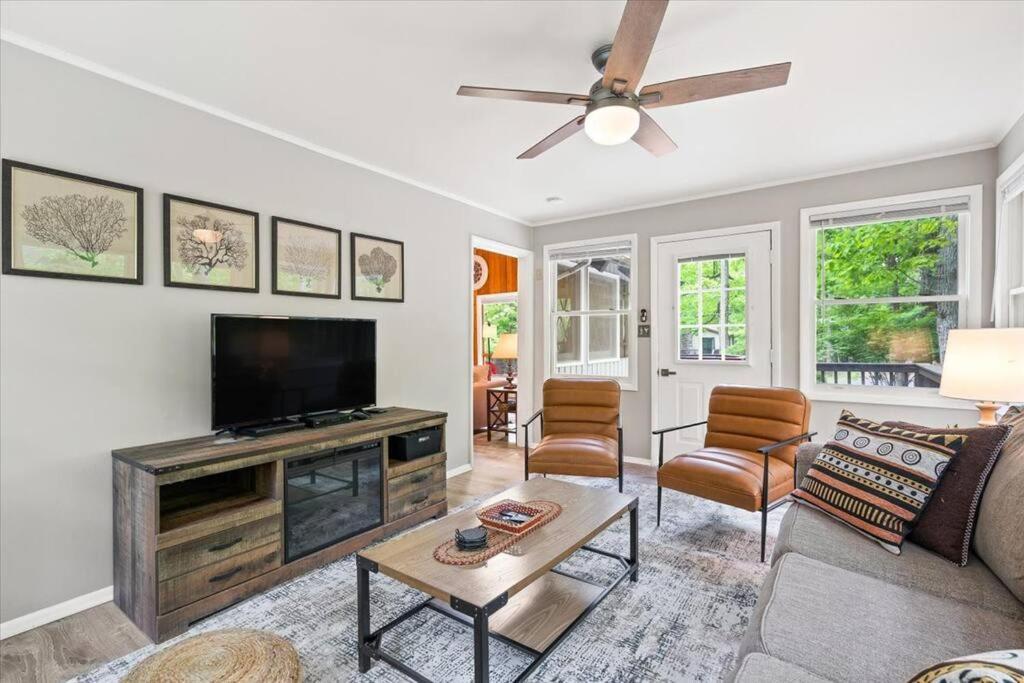 The Gingerbread House: 4 Bedroom Chalet, W/ Sunroom/Deck, Sleeps 12, Modern Amenities McGaheysville Luaran gambar