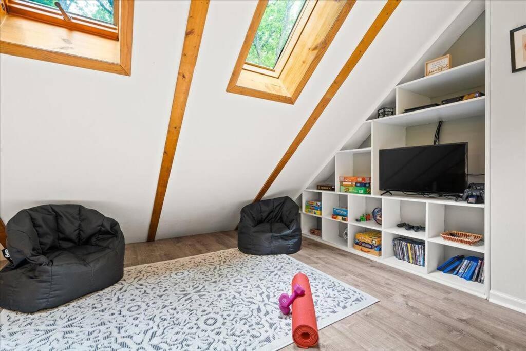 The Gingerbread House: 4 Bedroom Chalet, W/ Sunroom/Deck, Sleeps 12, Modern Amenities McGaheysville Luaran gambar