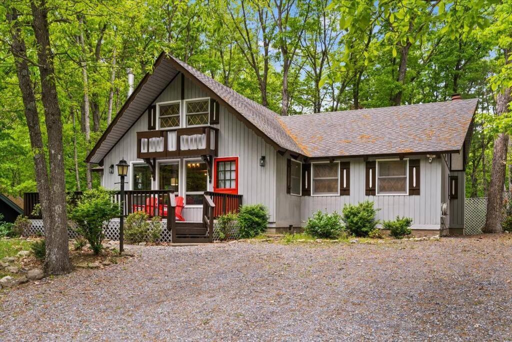 The Gingerbread House: 4 Bedroom Chalet, W/ Sunroom/Deck, Sleeps 12, Modern Amenities McGaheysville Luaran gambar