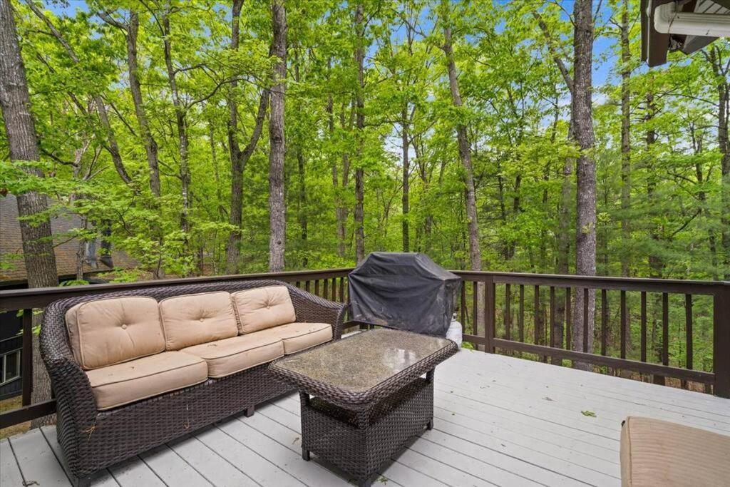The Gingerbread House: 4 Bedroom Chalet, W/ Sunroom/Deck, Sleeps 12, Modern Amenities McGaheysville Luaran gambar