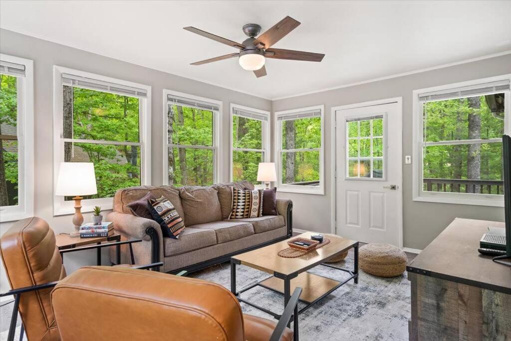 The Gingerbread House: 4 Bedroom Chalet, W/ Sunroom/Deck, Sleeps 12, Modern Amenities McGaheysville Luaran gambar